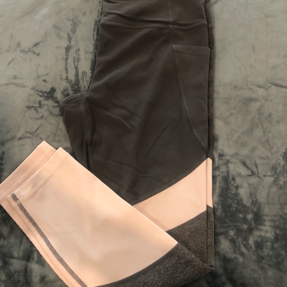 Athleta Salutation Legging